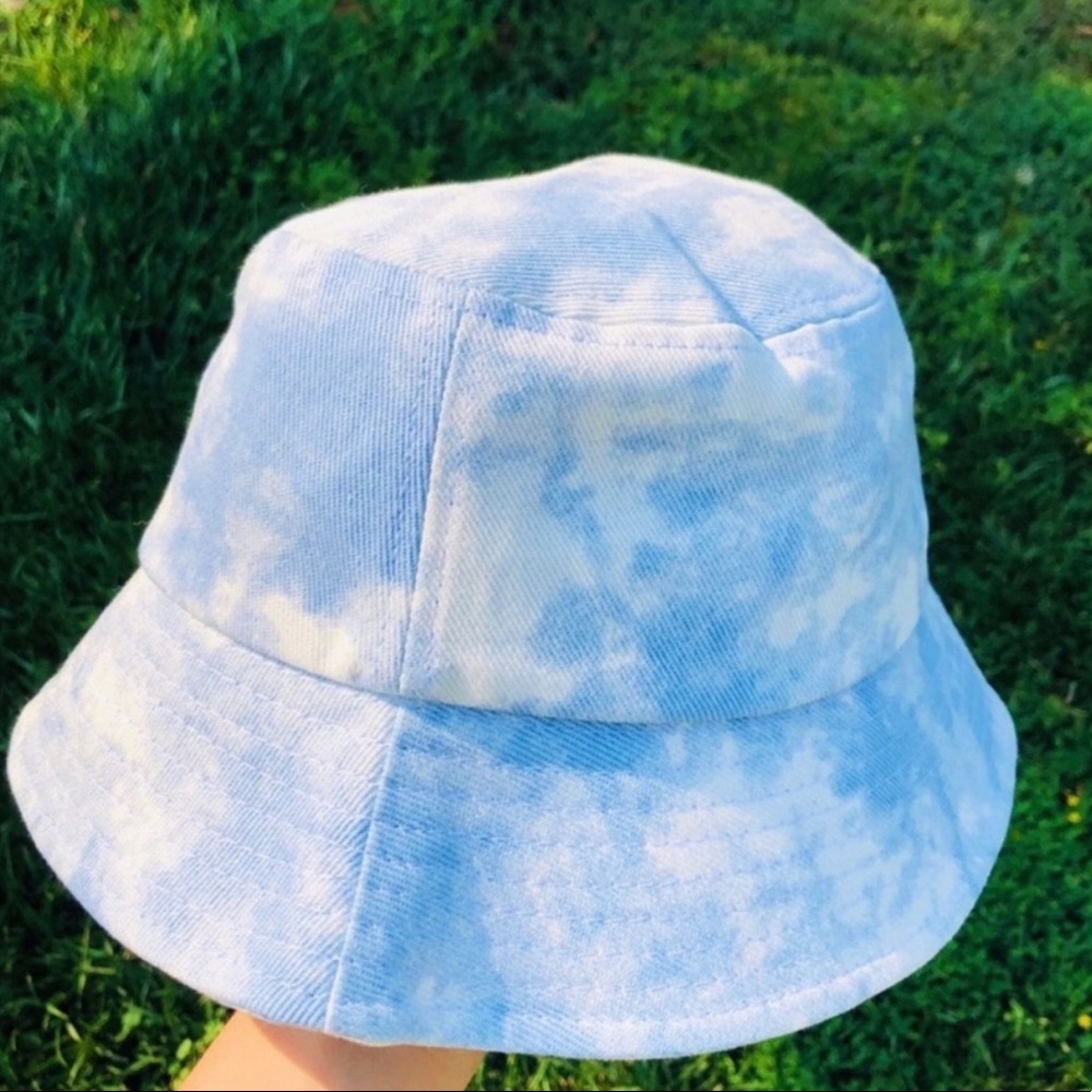Pretty little thing Bucket hat